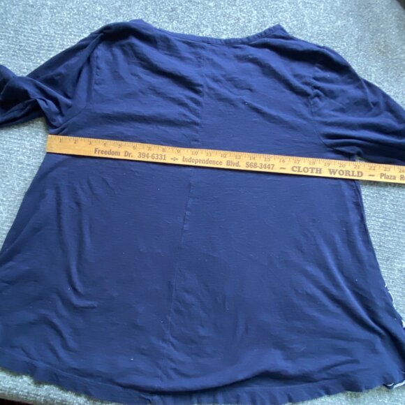 Crown & Ivy Top Women's L Navy Embroidered White Elephants 3/4 Sleeve Causal‎ - Picture 9 of 11